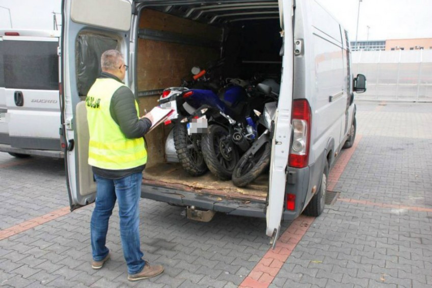 W busach przewieźli do Polski 10 skradzionych motocykli
