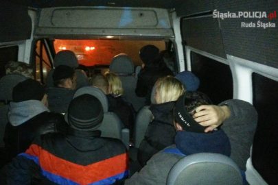 14 osób w 9-miejscowym busie. Kierowca Transita stracił prawo jazdy