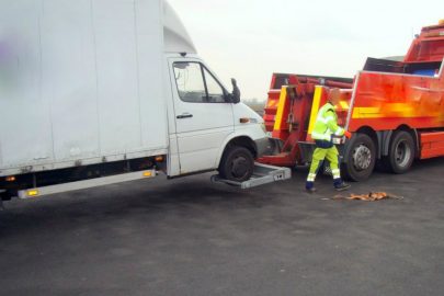 Skorodowany Sprinter bez przeglądu – miał za to 2,5 tony nadwagi