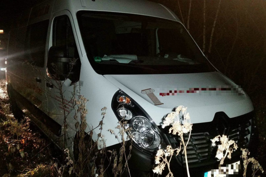 Nocny pościg za skradzionym Renault Master – kierowca uciekł