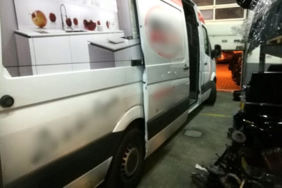 Skradzione w Niemczech busy rozkręcali na części w Poznaniu