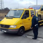 Mercedes Sprinter pomocy drogowej wiózł minibusa – wyszło 6 ton