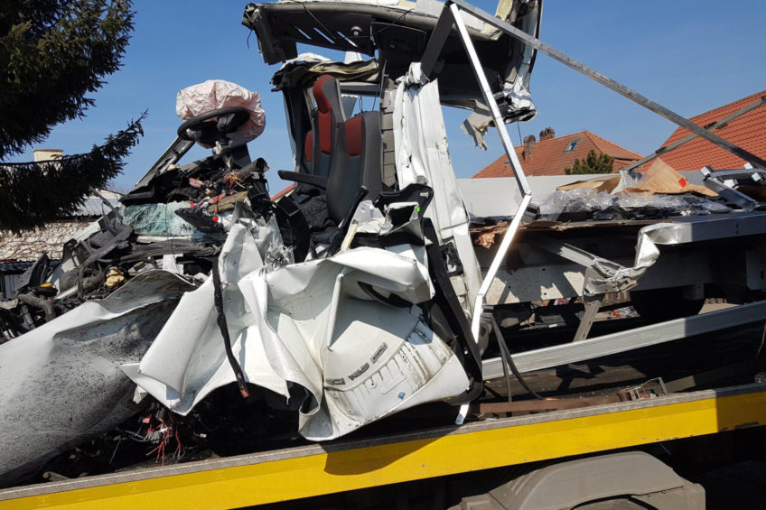 Wypadek busa na DK 92 – 2 osoby z Renault Master w szpitalu