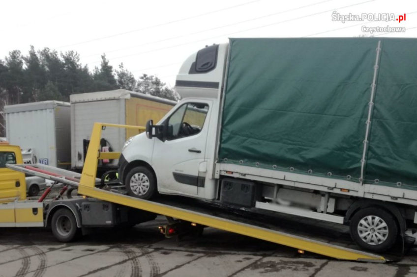 Wypożyczył Renault Master a potem zarejestrował je w Warszawie