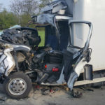 Iveco Daily najechało na naczepę DAF-a – kierowca busa nie żyje
