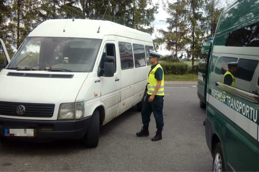 18 osób w 9-miejscowym VW LT – tak dzieci jechały na zawody