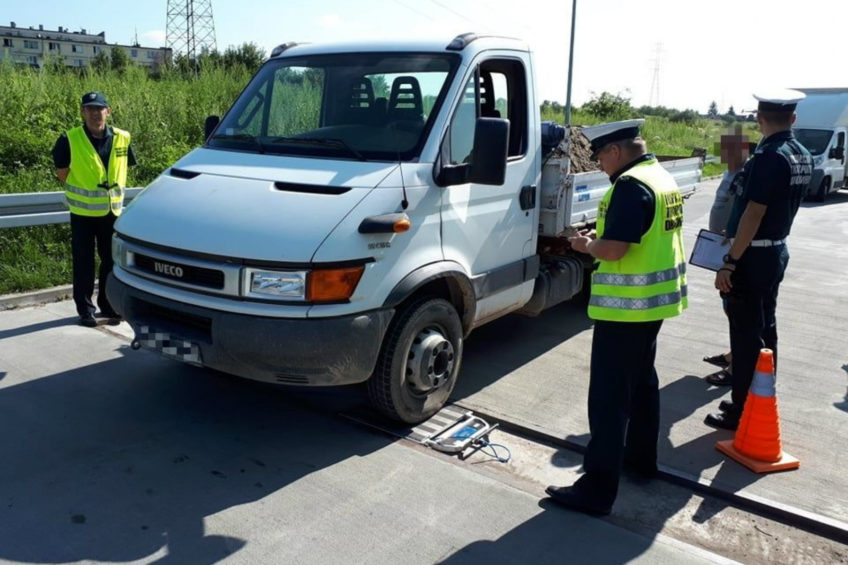 Kolejna ciężarówka na kategorię B – Iveco Daily ważyło 8500 kg