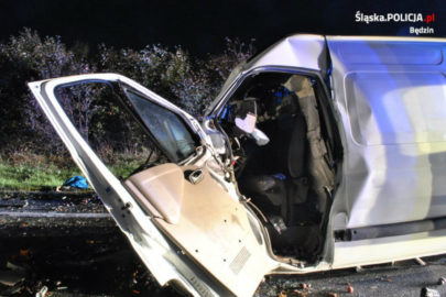 Renault Master najechało na naczepę – kierowca busa zmarł
