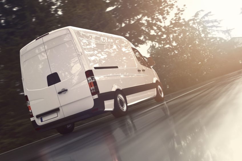 Jak korzystnie kupić samochód dostawczy, obliczając jego całkowity koszt użytkowania (TCO vs koszt jednostkowy)?