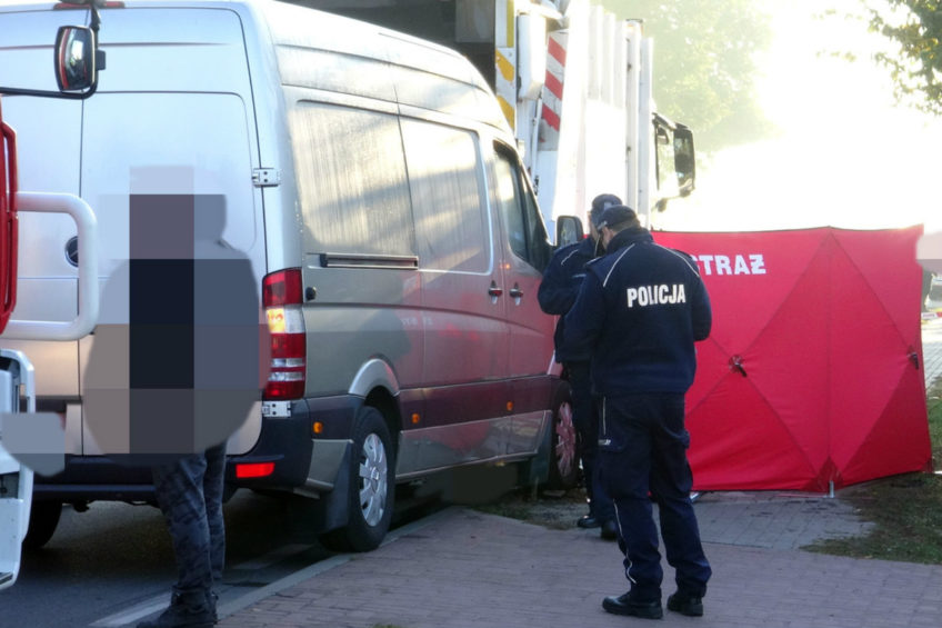 Sprinter wbił się w śmieciarkę – zginął pracownik firmy komunalnej