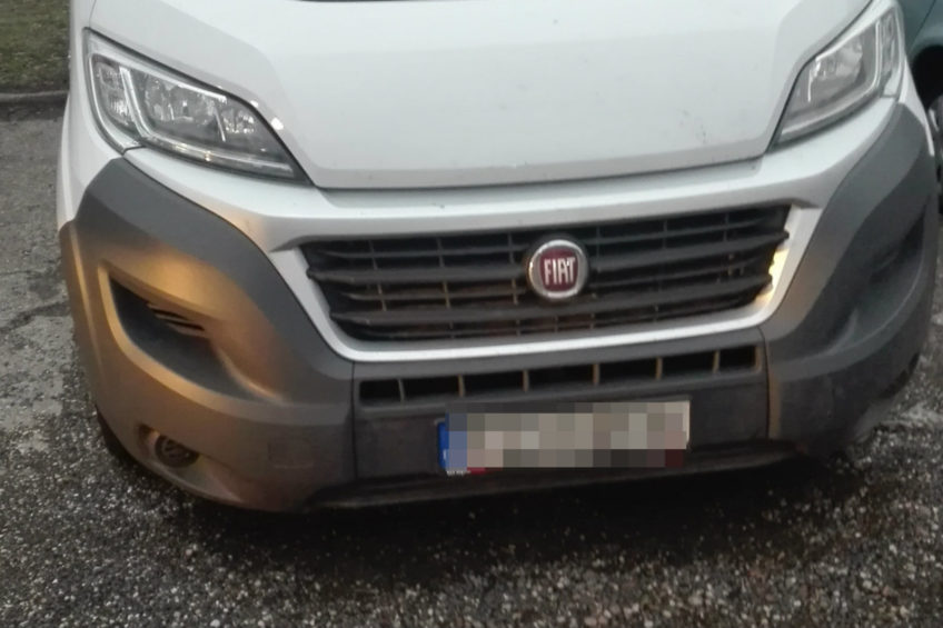 Ducato długo stało na parkingu – zainteresowała się Straż Miejska