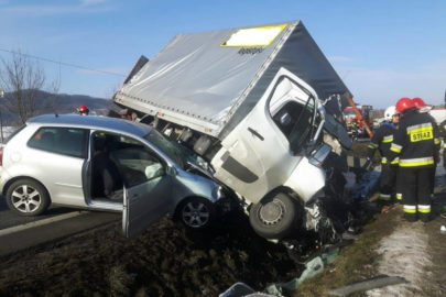 Wypadek na DK 73 – kierowca Opla Movano poważnie ranny