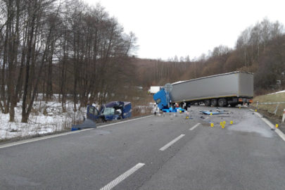 Zderzenie polskiej ciężarówki z furgonem na Słowacji. Kierowca busa zmarł