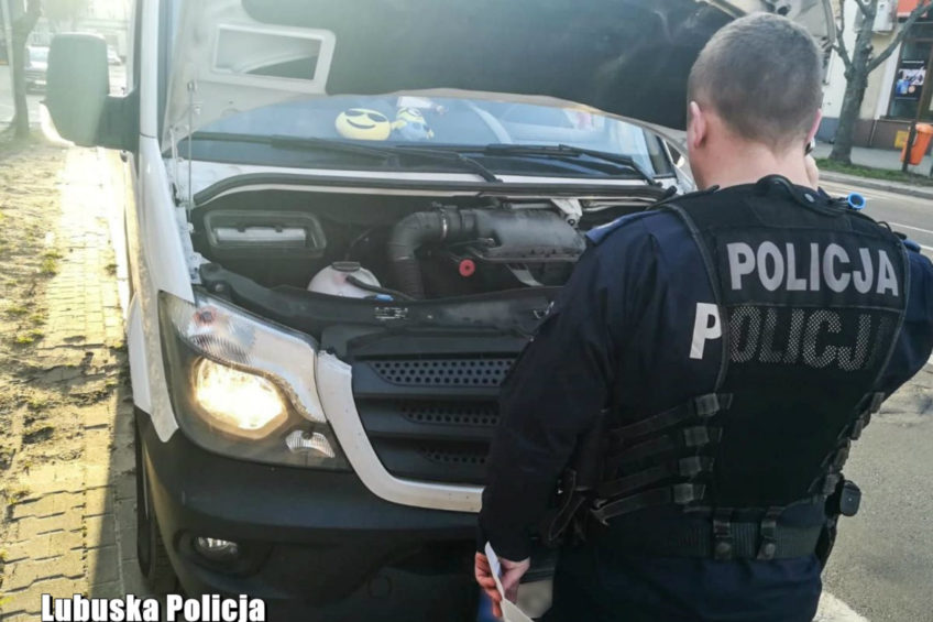 Pościg za skradzionym Sprinterem – tablice i paliwo też kradzione