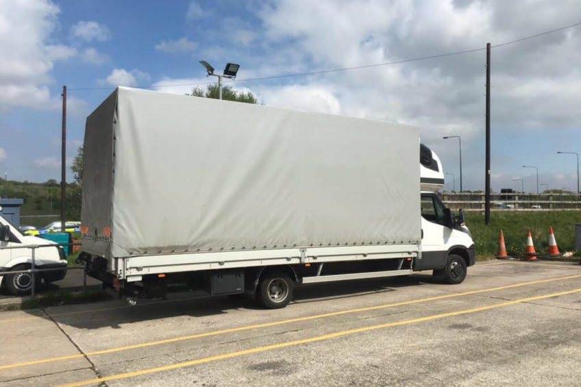 Polskie Iveco Daily na pusto ważyło 3660 kg. Busa zatrzymano na M62