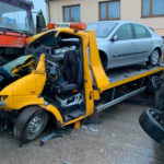 Zderzenie autolawety z ciężarówką – kierowca Sprintera ranny