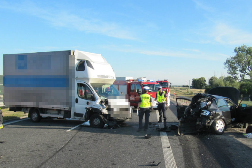 Fiatem Ducato uderzył w Audi – od busiarza pobrano krew do badań
