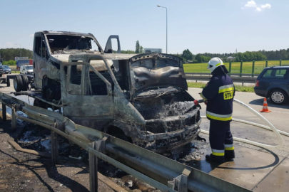 Pożar autolawety na S8 – od Sprintera zajęło się nowe Iveco Daily