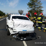 Nowe Audi A4 spadło z lawety – uszkodziło VW T5 i VW LT 35