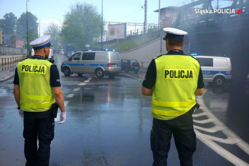 17-latek i 14-latek dostawczakiem uciekali przed policją