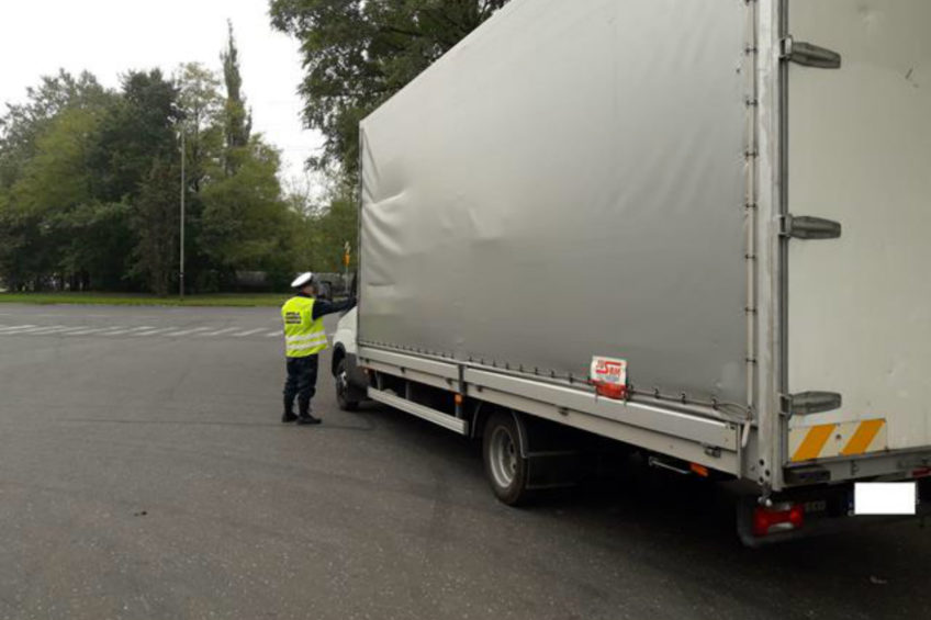 W Łodzi wpadł pijany kierowca Iveco Daily – miał ponad promil