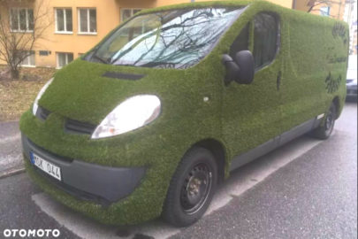 Pokryte trawą Renault Trafic II do kupienia na otomoto.pl