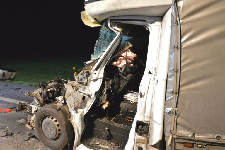 Wypadek Busa Ko cian Dk 5 Dostawczakiem pl