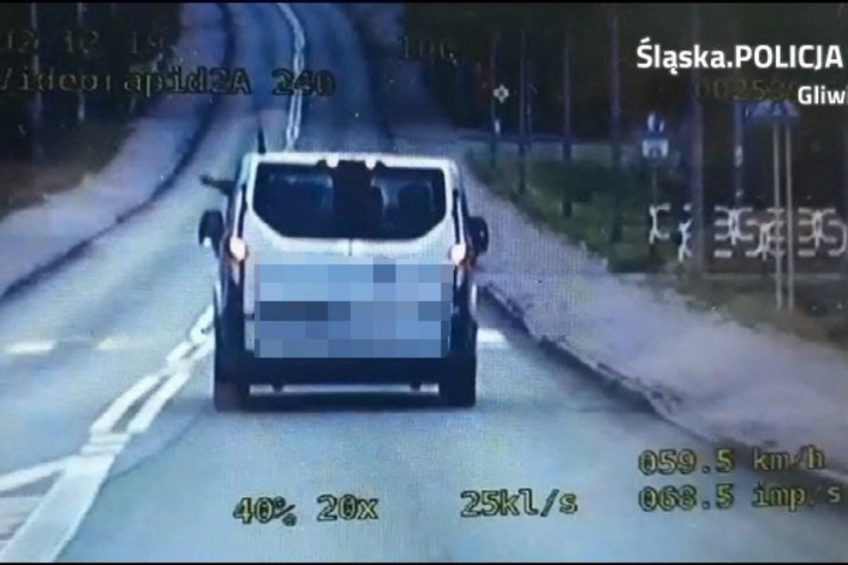 Kierowca busa wyrzucił z auta śmieci – wszystko nagrał wideoradar