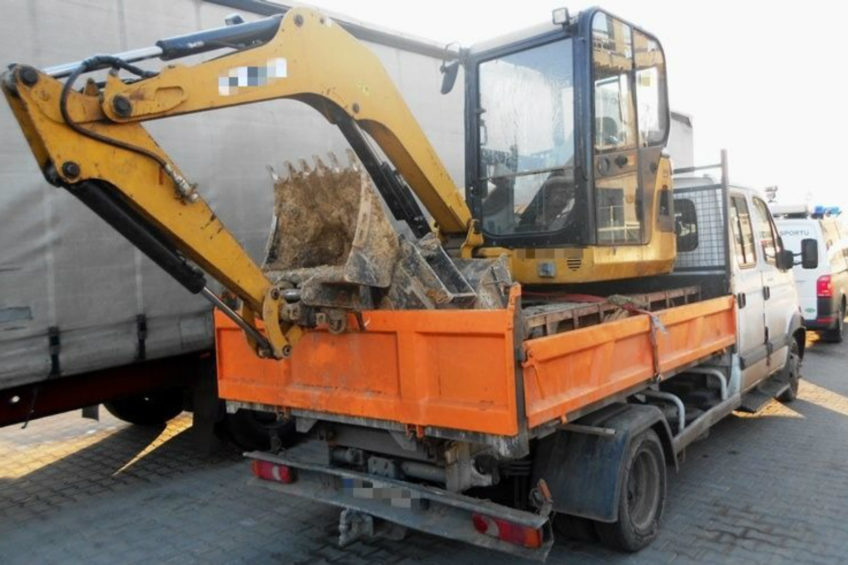 Renault Mascott miało 547 kg ładowności. Na pace 3-tonowa koparka