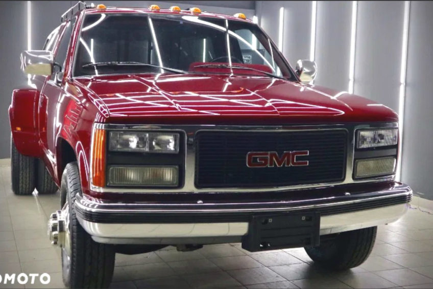 GMC Sierra na bliźniakach z 3500 kg DMC – pod maską V8 i 522 Nm