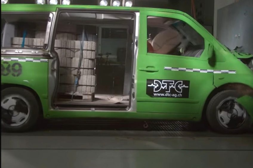 Przewóz ładunków minibusem – wyniki testu zderzeniowego (wideo)