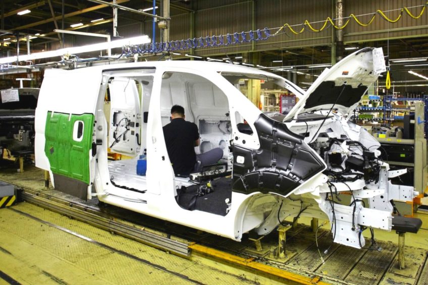 Nissan zamknie fabrykę produkującą modele Navara i e-NV200