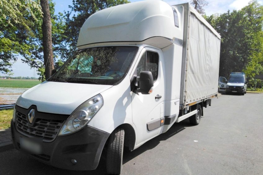 Stracił uprawnienia za jazdę po pijaku. Wpadł za kierownicą Masterki