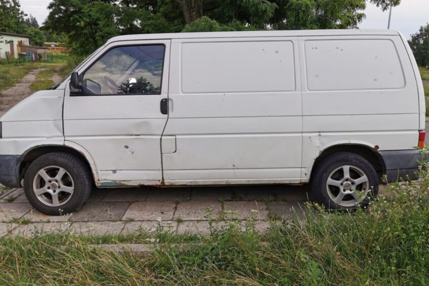 Pijany slalomem wiózł dziecko w VW T4 – miał ponad promil