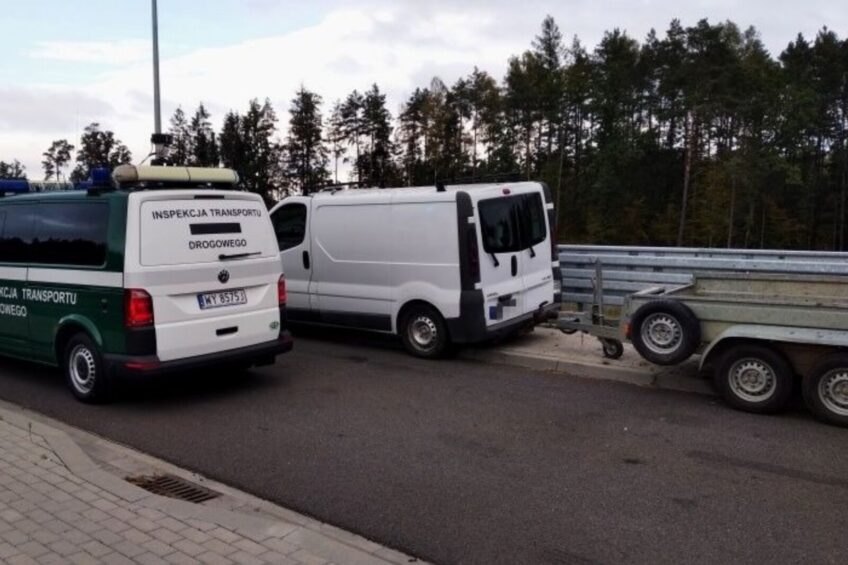 Opel Vivaro bez przeglądu a przyczepa na innych tablicach