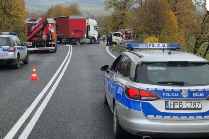 Na DK 8 Volkswagen T4 uderzył w DAF-a – nie żyją dwie osoby