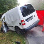 Na DW 212 VW Caddy uderzył w ciężarówkę – kierowca vana zmarł