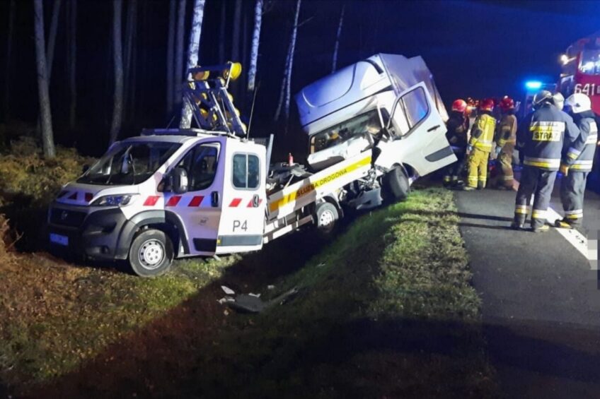 Na DK 1 kierowca Renault Master wjechał w Fiata Ducato drogowców