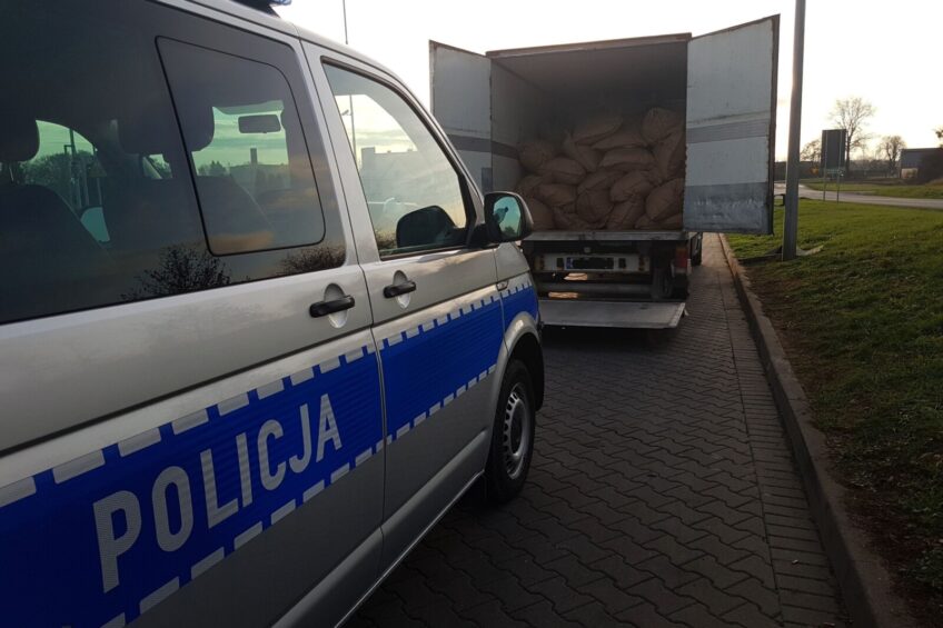 Przewozili chłodnią ponad 1500 kg nielegalnego tytoniu