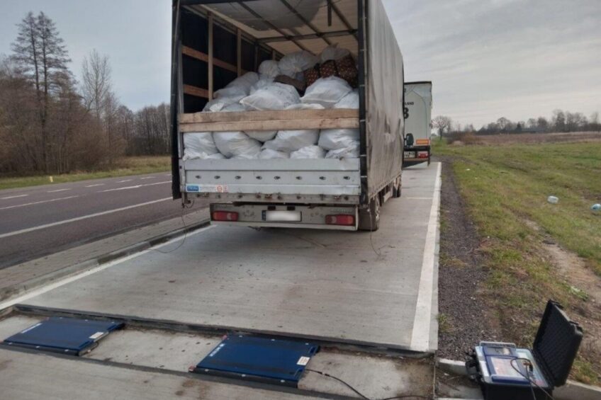 Przeładowany Master na DK 12 z naciskiem na tylną oś ponad 4350 kg