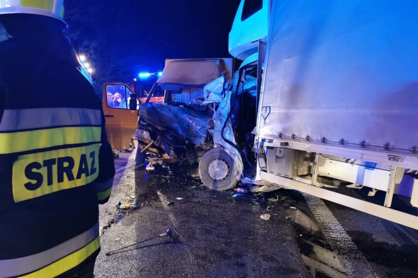 Zderzenie Sprintera z cysterną i Masterką – 3 osoby w szpitalu