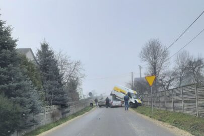 Masterka na dachu Chryslera – nietypowa kolizja pod Kielcami