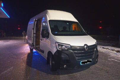 Zatrzymane Renault Master z 1600 kg nielegalnego tytoniu