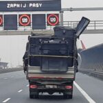 Źle zabezpieczony ładunek na skrzyni Dajlaka - transport przerwało ITD