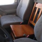 Drewniane krzesło i brak przeglądu – VW LT zatrzymany w Poznaniu