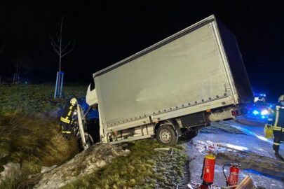 Polski kierowca busa miał 3,7 promila – wypadł z ronda