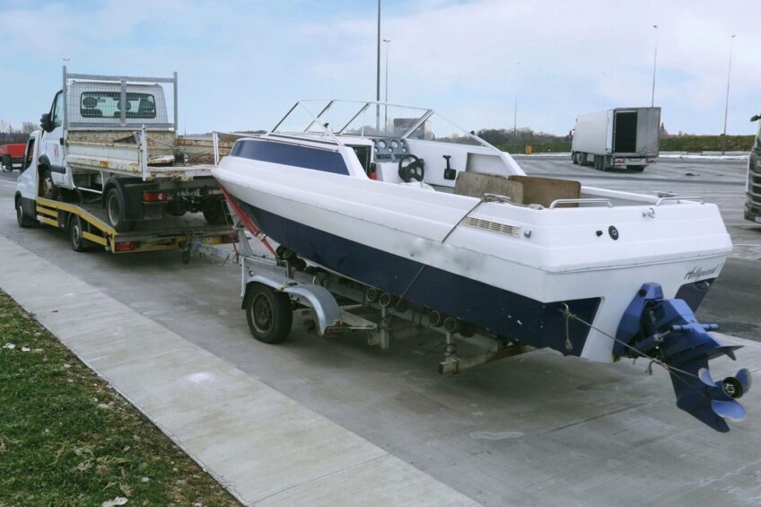 Mascott na Daily a przyczepa bez koła – Polak zatrzymany na A5