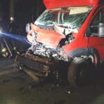 Citroen Jumper wjechał w naczepę - kierowca busa odmówił hospitalizacji