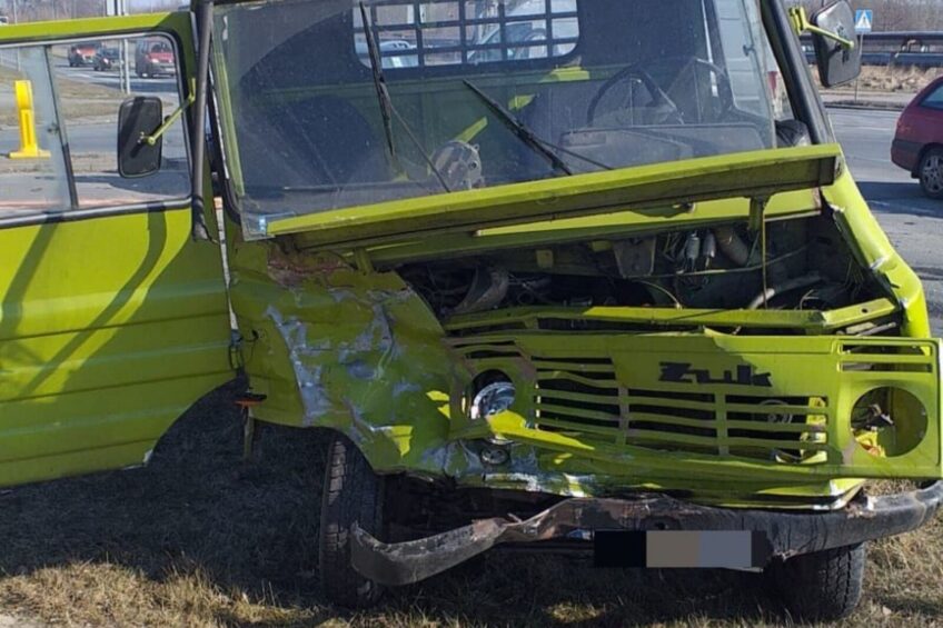 Pasażer Żuka trafił do szpitala po zderzeniu z SUV-em
