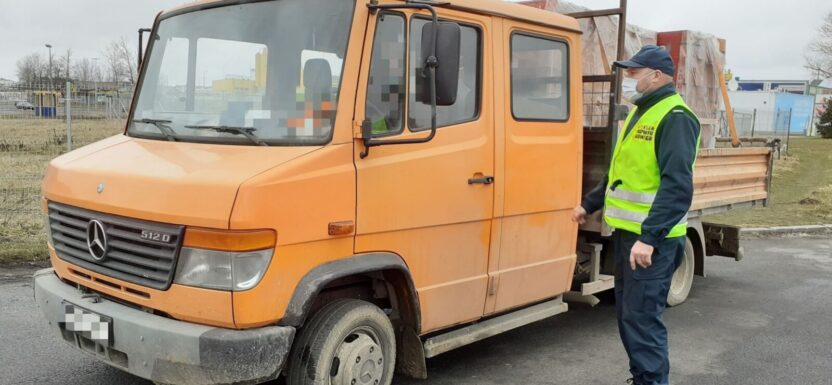 Zarejestrowany na 3,5 tony Mercedes Vario - na wadze wyszło 7 ton